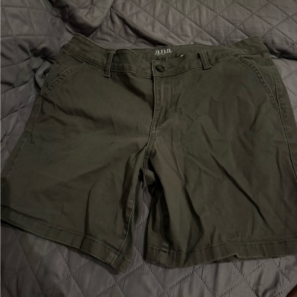 Women’s a.n.a. Green Shorts